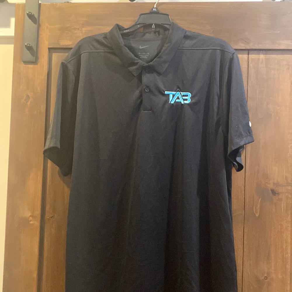 E857-1060) Nike Dri-fit men’s Black Polo with TAB logo NWT Sz. XL